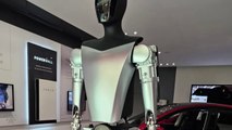 What Tesla ROBOT did to a Tesla Employee???  || Short News