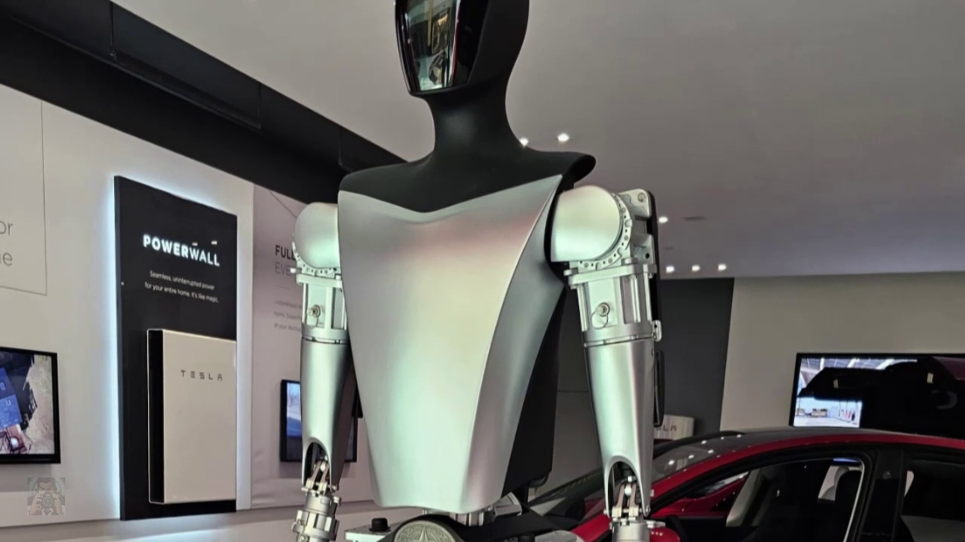 ⁣What Tesla ROBOT did to a Tesla Employee???  || Short News