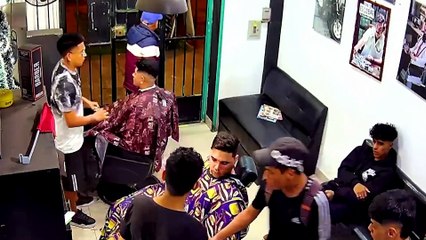 Los Olivos: habla barbero que agarró a palazos a delincuente