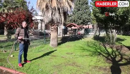 Kahramanmaraşlı depremzede mahalle parklarını temizliyor