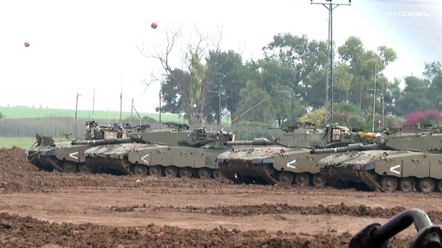 شاهد: تجميع آليات عسكرية إسرائيلية قرب غزة ومروحية إسرائيلية تقصف القطاع