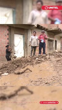 Lodo y piedras anegaron las calles de la comunidad Villa Mercedes, en La Asunta. La mazamorra llegó hasta unas 50 viviendas, por lo que, los vecinos aportaron cuotas de Bs 200 para hacer desvíos de agua y piden más colaboración de las autoridades