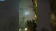 Luci in cielo a Milano, satelliti e alieni? Ecco cosa sono gli strani segni luminosi