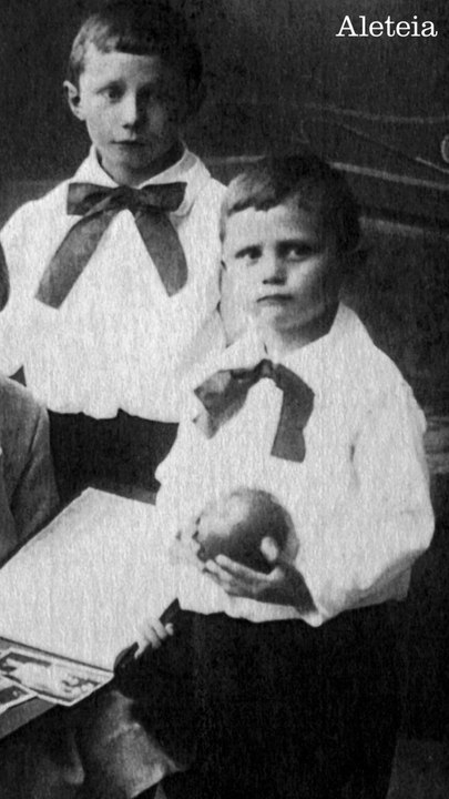 Precisamente ali, onde ninguém nos pode acompanhar, espera-nos Deus: a nossa Vida - Papa Bento XVI