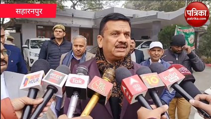 लंबे समय से धरने पर बैठे थे किसान, डीएम ने पांच मिनट में कर दिया समाधान