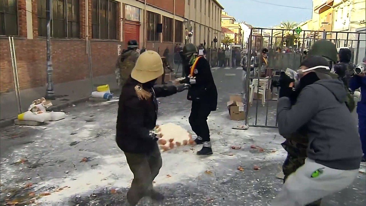 Ισπανία: Ακατάστατο φεστιβάλ με αυγά και αλεύρι