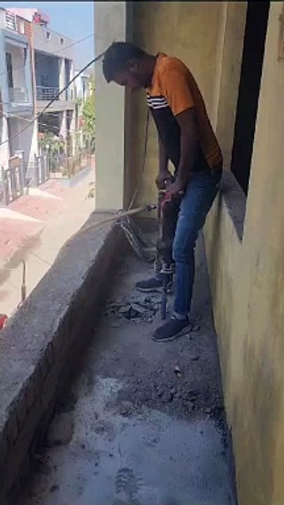 जेडीए ने रिसोर्ट पर चलाया बुलडोजर, दो जगह अवैध निर्माण ध्वस्त