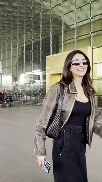 Vaani Kapoor & Anushka Ranjan Giving BFF Vacay Goals To Us