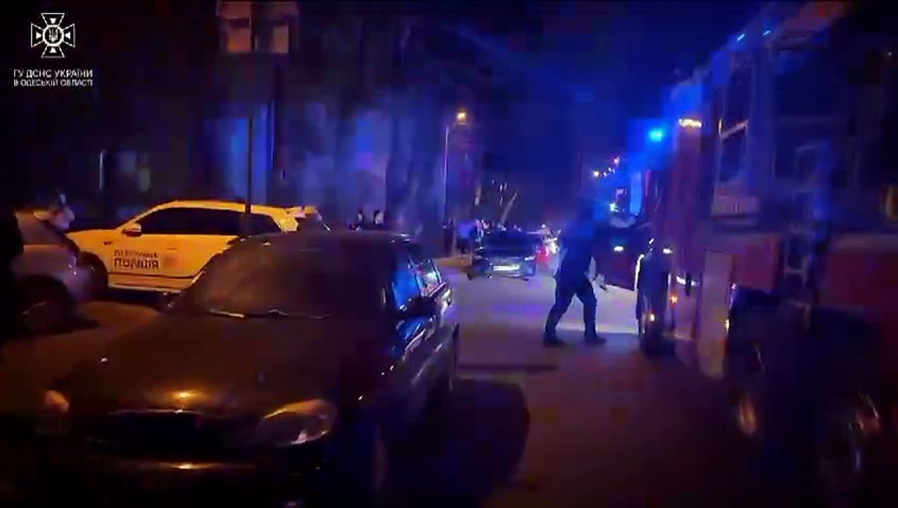 Odessa, colpito palazzo dai frammenti di un drone