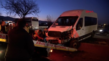 Afyonkarahisar'da işçi servisi devrildi