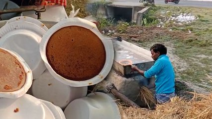 খেজুর গাছে হাঁড়ি বাঁধায় মন ‘শিউলি’দের, শীতের ভোরে গুড় তৈরিতে ব্যস্ত চাষিরা