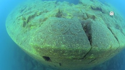 Van Gölü'ndeki kale kalıntısı su altından görüntülendi