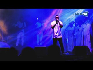 The Ben performing "Genda Rwanda Uri nziza" at his home coming concert