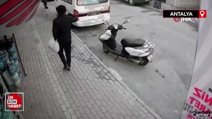Antalya'da anahtarını üzerinde bıraktığı motosikleti çalındı