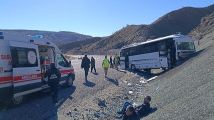 Yoldan çıktı, yamaca saplandı: 27 yaralı