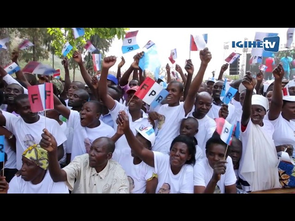 Perezida Kagame yiyamamarije mu Karere ka Rusizi murenge wa Nyakabuye 28th July 2017