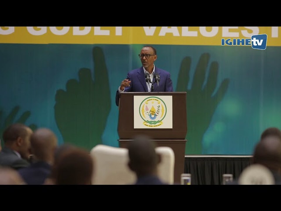 Perezida Kagame yabwiye urubyiruko ko kubona ubuyobozi atari ‘ibiterwa hejuru gusa bagasama’