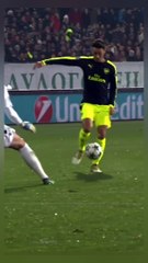 Mesut Ozil is a magician from another world in the world of football ⚽ | That's why we love football ⚽❤️.