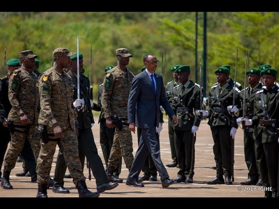 Perezida Kagame yakiriye indahiro za ba Ofisiye bashya 180