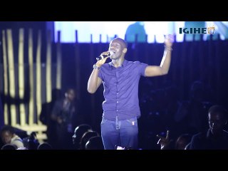 Victor Rukotana yeretswe urukundo n'abafana  mu gitaramo cya Buravan