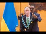 President Kagame awards Dr. Paul Farmer with an Outstanding Friendship medal - Igihango