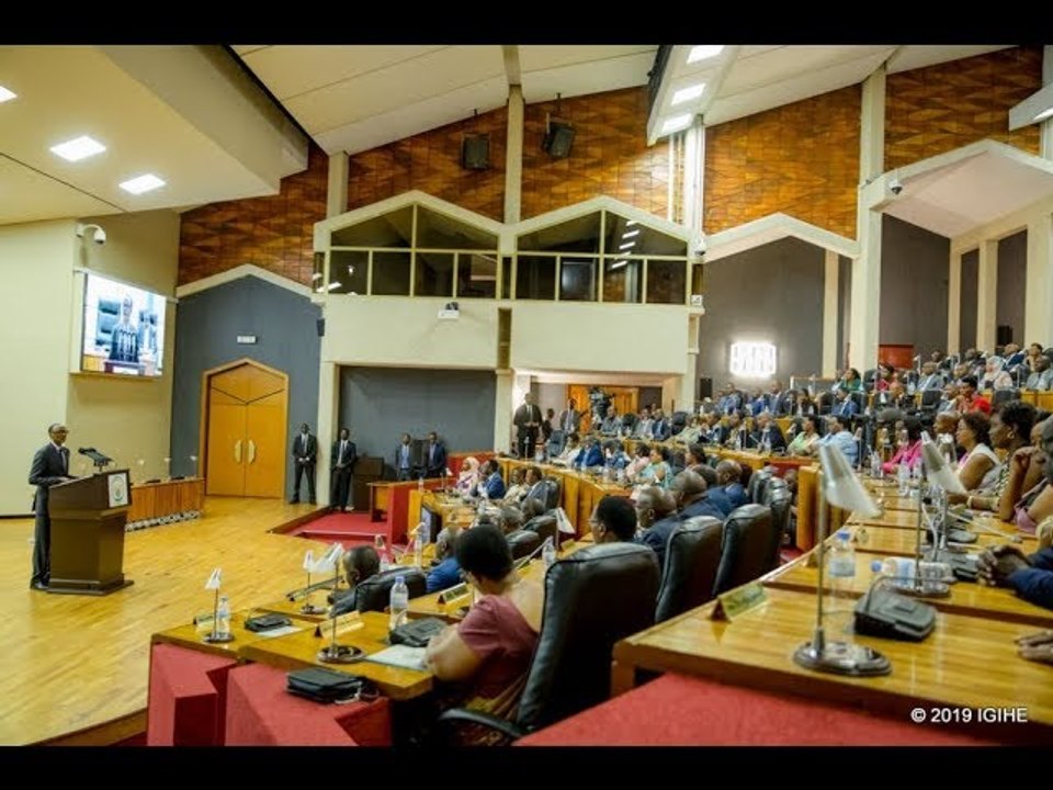 Perezida Kagame yakiriye indahiro z’abasenateri bashya 20 hamwe n’abayobozi barimo ab’Urwego rw’Igih