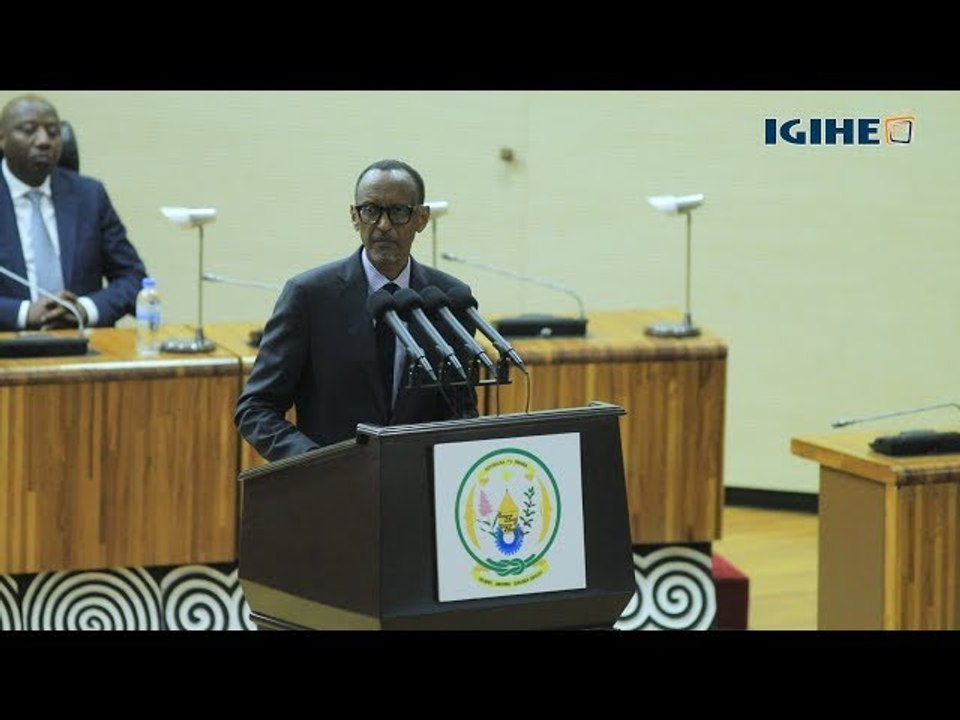 Perezida Kagame yakiriye indahiro z'abasenateri bashya