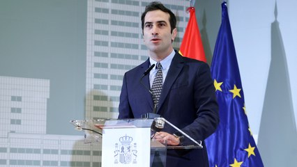 El nuevo ministro de Economía se emociona al recordar los orígenes humildes de su familia