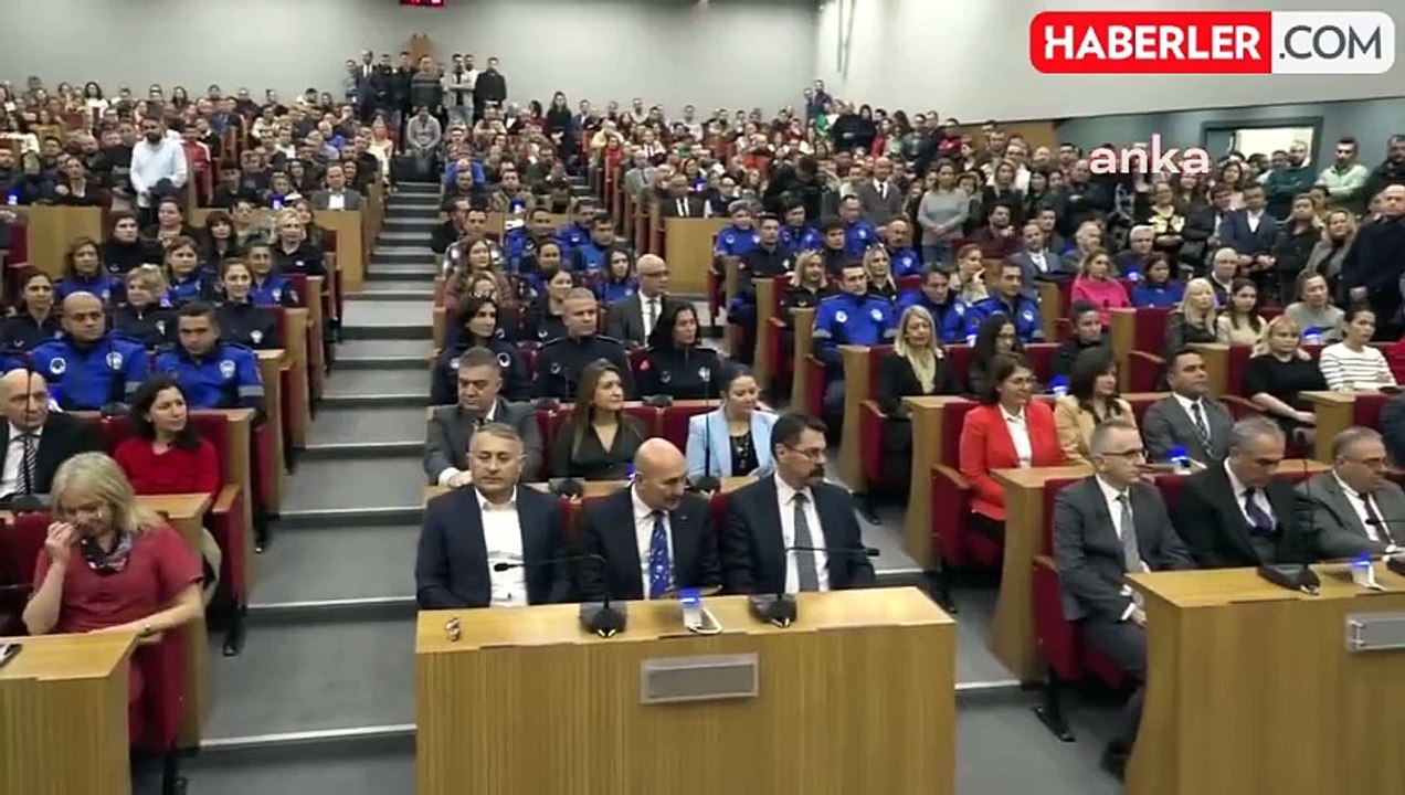 İzmir Büyükşehir Belediye Başkanı Tunç Soyer, Belediye Personelinin Yeni Yılını Kutladı