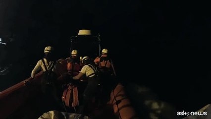 Скачать видео: Msf soccorre 336 migranti in tre diverse operazioni nel Mediterraneo