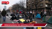 Sırbistan'da öğrenciler 24 saatlik yol kapatma eylemi başlattı