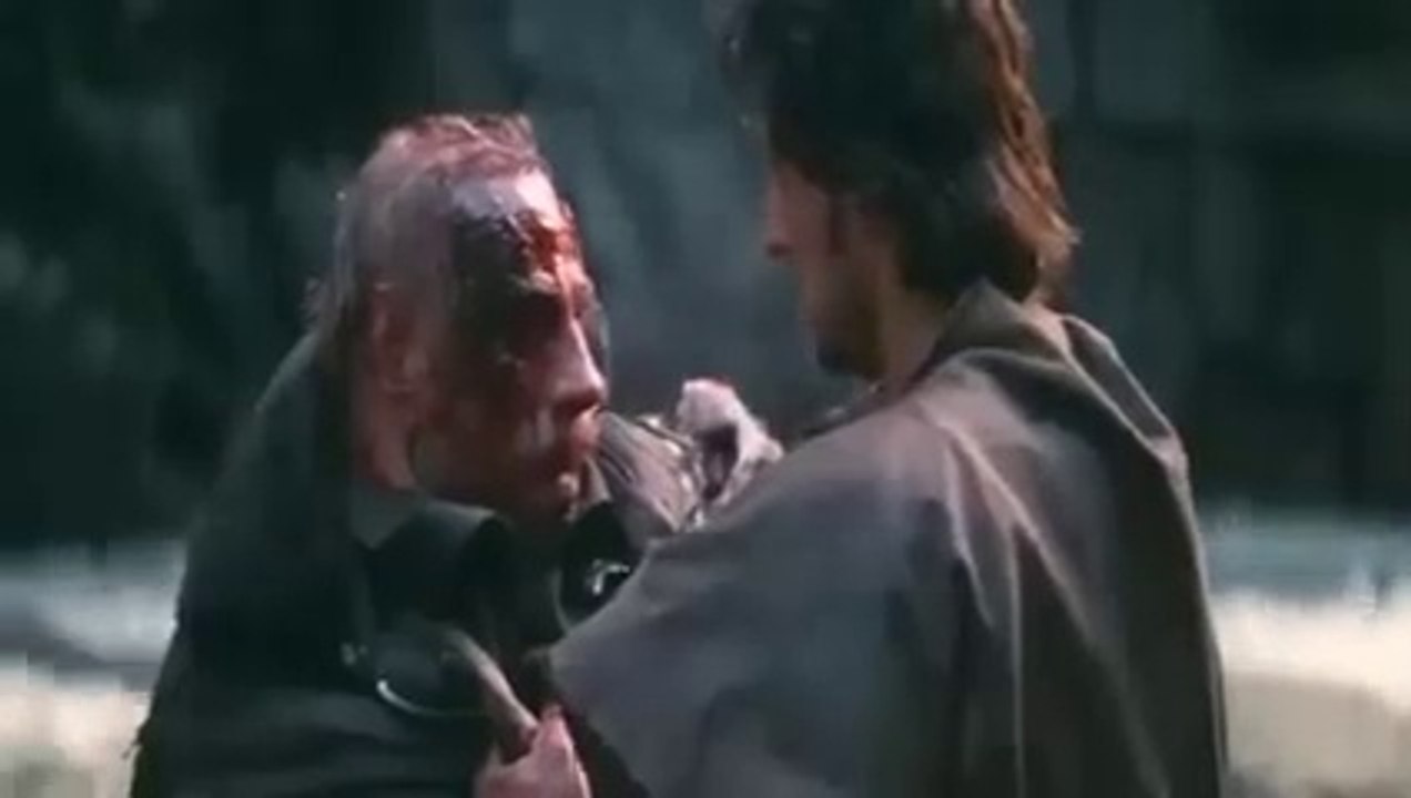جندي راجع من الحرب بعد10سنين لقه صحبه مقتو.ل ف الشارع فكرر انه يجيب حق صحبه