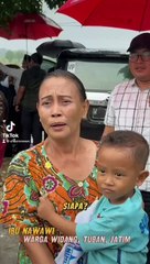 Ibu-ibu karo puthu (cucu) manteb pilih nomer satu