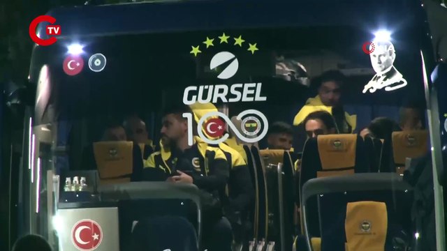 Taraftarlardan coşkulu karşılama... Galatasaray ve Fenerbahçe kafilesi İstanbul'a döndü!