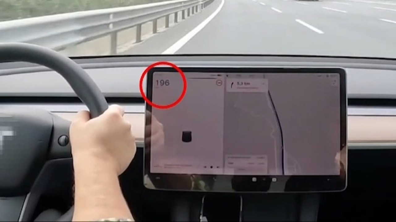 Sosyal medya fenomeni hız denemesi yaptı... Cezayı yedi