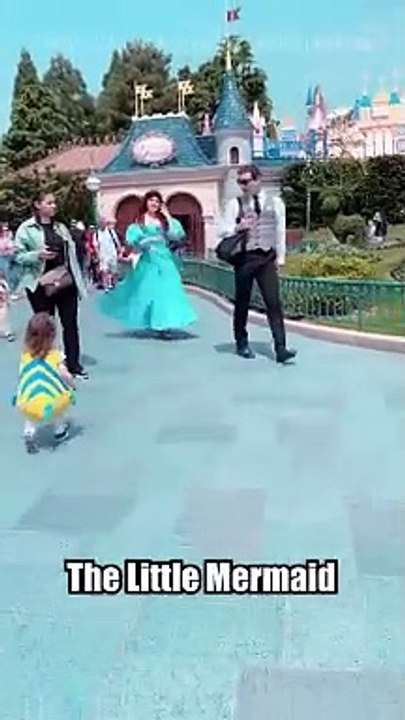 Flounder Meets Ariel At Disneyland! ❤️ #disneyland  #ariel