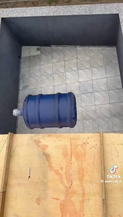Breaking down a 20 liter can from stairs