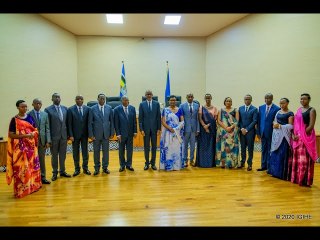Perezida Kagame yakiriye indahiro z’abaminisitiri bashya