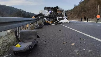 Bolu'da yem kamyonu, minibüse çarptı: 1 ölü, 4 yaralı