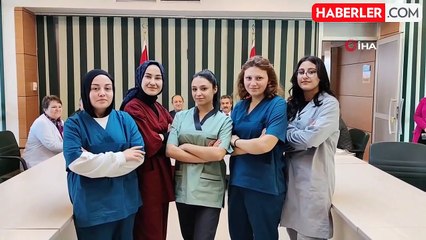 Modacı öğrenciler sağlıkçılara kıyafet tasarladı