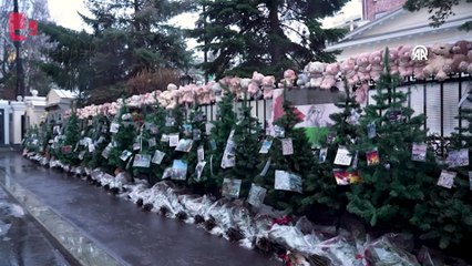 Filistin’in Moskova Büyükelçiliği önüne İsrail'i kınamak için Noel ağaçları konuldu