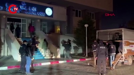 Kamyonetin kasasından 45 kaçak göçmen çıktı
