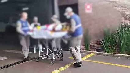 Trabalhadora fica ferida ao cair da escadaria em supermercado na Avenida Brasil
