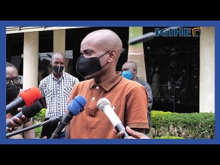 Polisi yerekanye abakekwaho ubutekamutwe n’abacuraga impushya zo kujya mu Ntara