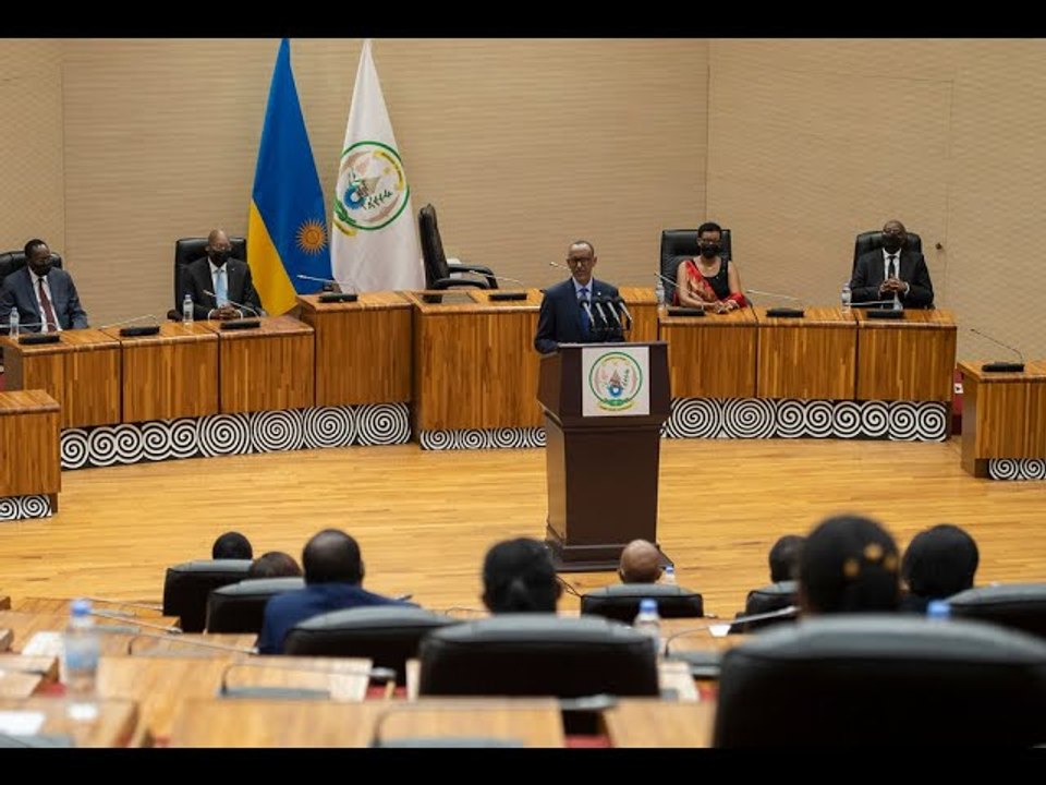 Perezida Kagame yakiriye indahiro z'abayobozi batatu: IJAMBO RYE RYOSE