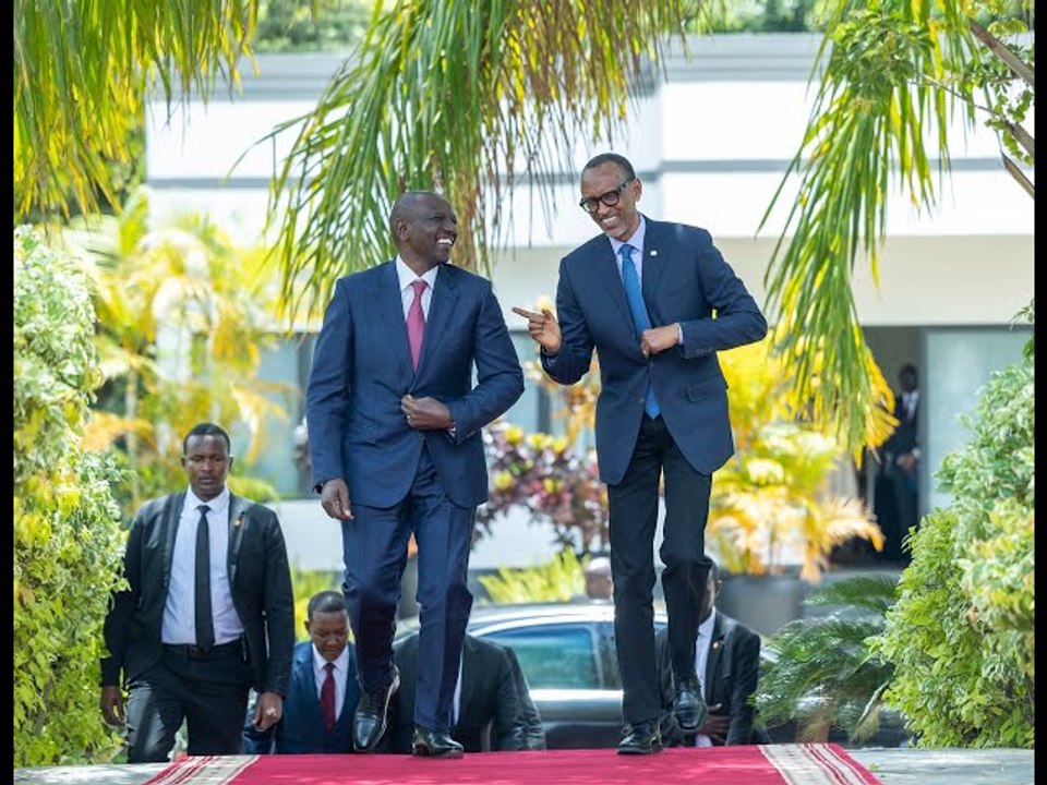 Perezida Kagame yakiriye William Ruto watangiye uruzinduko rw'iminsi ibiri mu Rwanda
