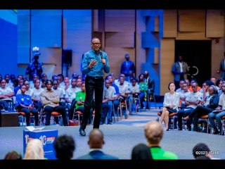 Kwanga agasuzuguro! Impanuro za Perezida Kagame ku rubyiruko