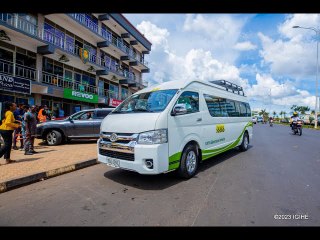 Imaramatsiko ku modoka za mbere zikoresha amashanyarazi zitwara abagenzi muri Kigali