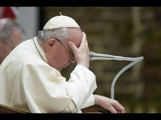 Papa Francis ari ku gitutu nyuma yo kwemera umugisha ku baryamana bahuje ibitsina