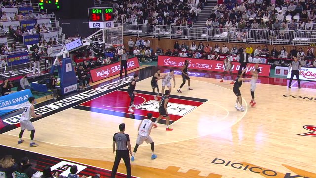 '가로채기 15개' KT, 그물 수비로 KCC 8연승 저지 / YTN